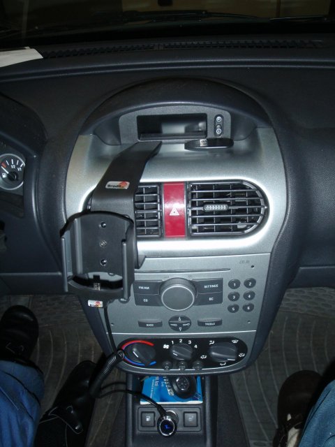 Opel Combo | Brodit Mobiltelefonhalterung | Halterung eingebaut